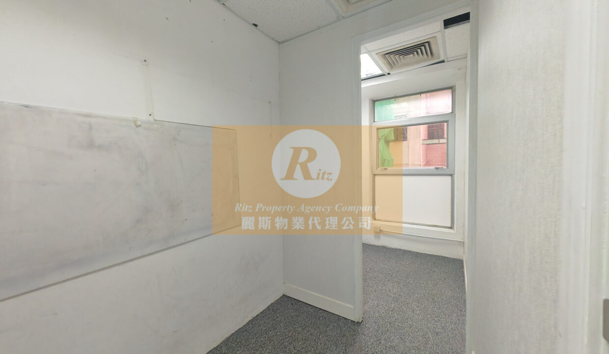 e4f52ddb-4a3c-434d-beeb-d2a680d273d7